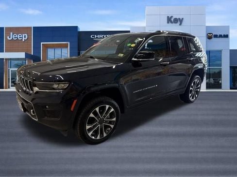 Used 2023 Jeep Grand Cherokee Overland w/ Adv Protech Group III AWD/4WD image 2