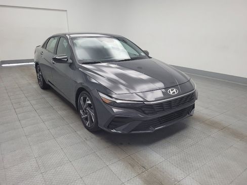 Used 2025 Hyundai Elantra Sport image 13
