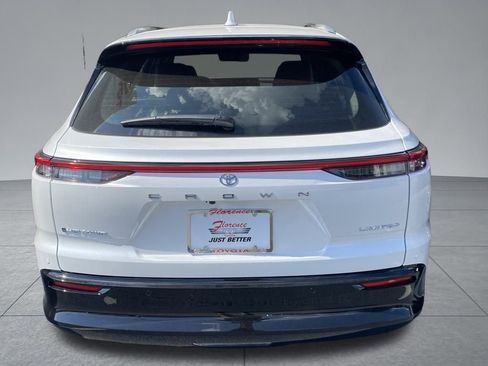 New 2025 Toyota Crown Signia image 11