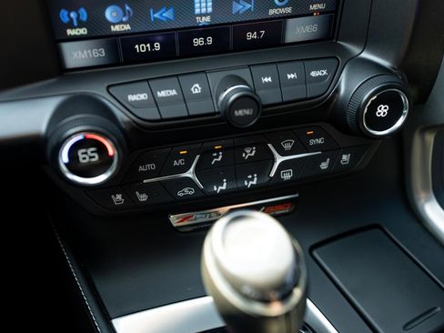 Used 2017 Chevrolet Corvette Z06 image 64