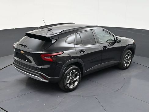 Used 2025 Chevrolet Trax LT FWD image 13