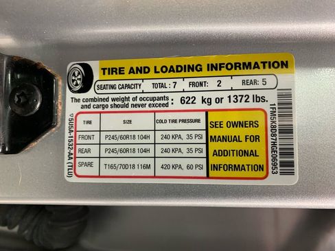 Used 2017 Ford Explorer XLT w/ Equipment Group 202A AWD/4WD image 14