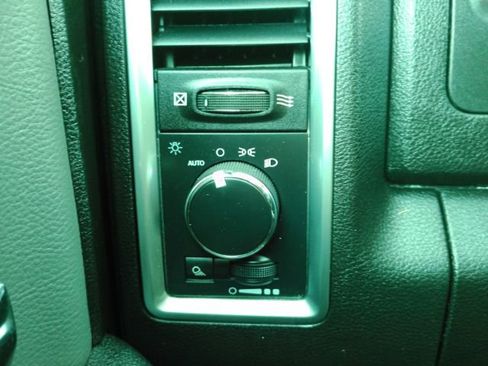 Used 2024 RAM 1500 Classic SLT image 28