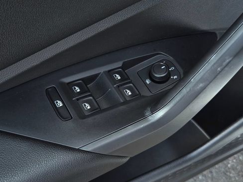 Used 2019 Volkswagen Jetta SE FWD image 12