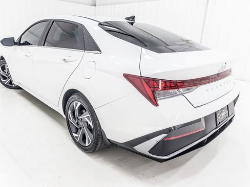 Used 2025 Hyundai Elantra Limited image 5