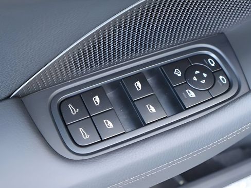 Used 2024 Porsche Panamera RWD image 10