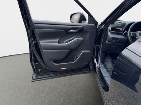 Used 2021 Toyota Highlander XSE image 16