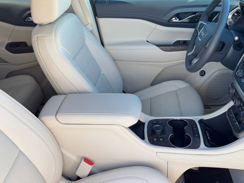 Used 2023 GMC Acadia Denali w/ Denali Technology Package image 10