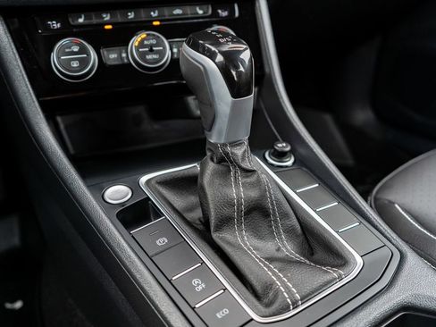 Used 2024 Volkswagen Jetta SE image 26