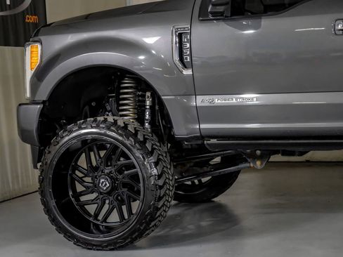 Used 2019 Ford F350 Lariat w/ Lariat Ultimate Package AWD/4WD image 11
