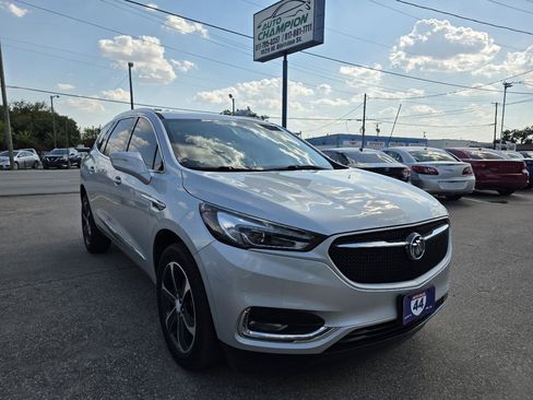 Used 2020 Buick Enclave Essence w/ Sport Touring Edition FWD image 5