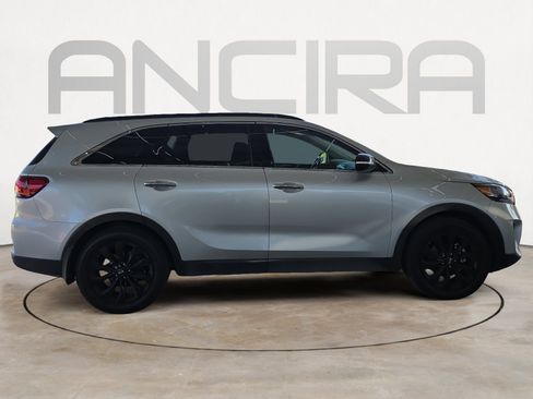 Used 2019 Kia Sorento S image 9