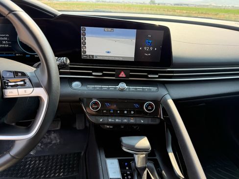 Used 2023 Hyundai Elantra SEL w/ Convenience Package FWD image 19