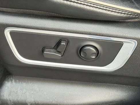 Used 2024 RAM 1500 Laramie AWD/4WD image 10