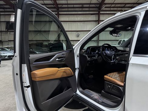Used 2021 Cadillac Escalade ESV Premium Luxury image 12