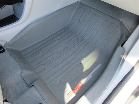 Used 2023 GMC Acadia SLT w/ Technology Package image 37