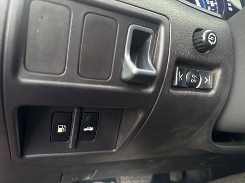 Used 2011 Lexus IS 250 AWD w/ Preferred Accessory Package image 15