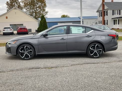 New 2025 Nissan Altima 2.5 SR w/ SR Premium Package FWD image 5