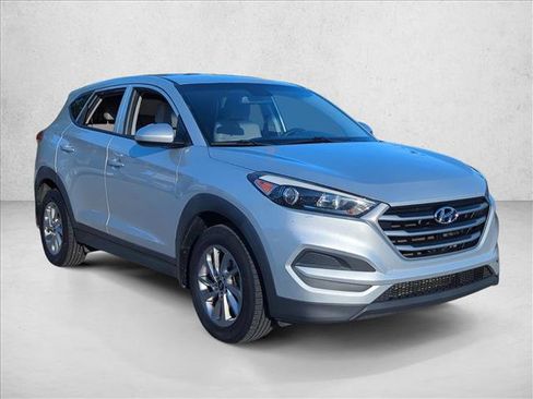 Used 2018 Hyundai Tucson SE image 3