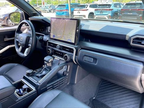Used 2025 Toyota 4Runner Limited AWD/4WD image 13