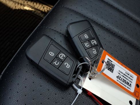 Certified 2022 Volkswagen Tiguan SE image 31