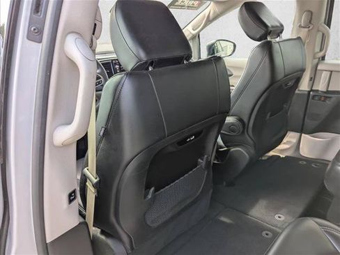 Used 2024 Chrysler Pacifica Touring-L FWD image 22