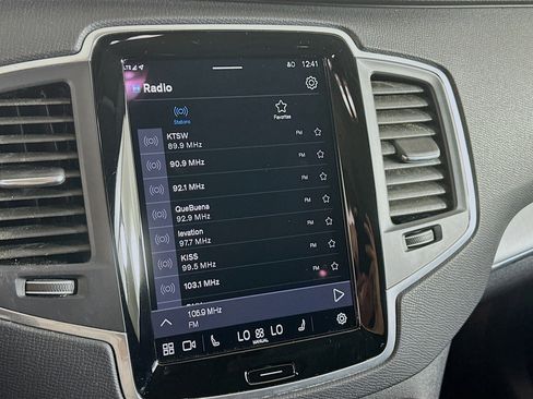 Used 2024 Volvo XC90 B5 Core w/ Protection Package image 19