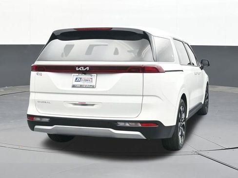 Used 2024 Kia Carnival EX image 12