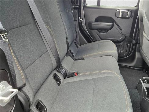 Used 2024 Jeep Gladiator Sport image 19