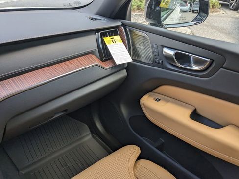 New 2025 Volvo XC60 B5 Ultra w/ Climate Package image 18