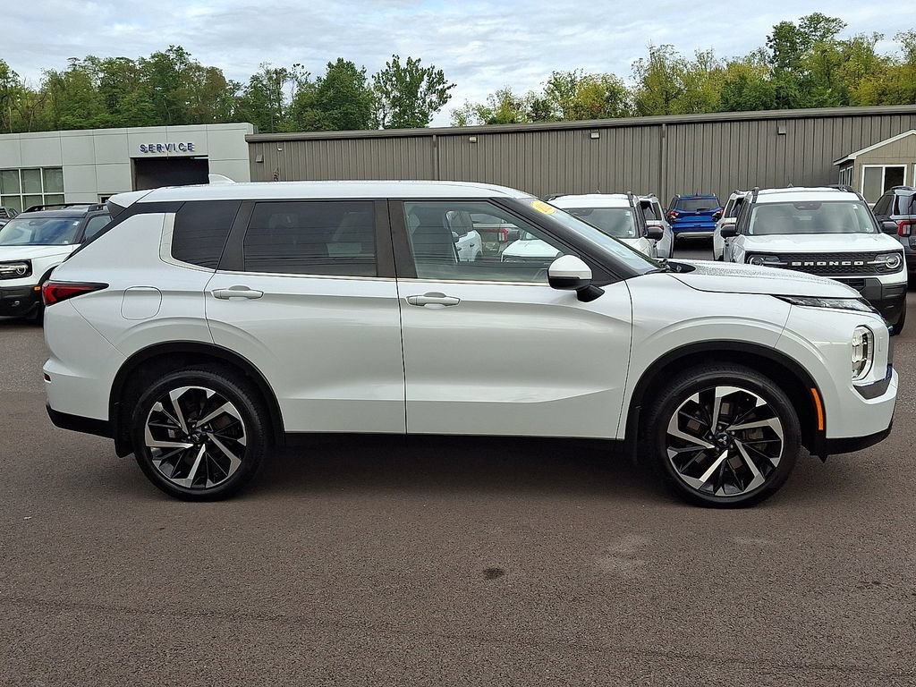 Used 2022 Mitsubishi Outlander ES AWD/4WD image 12