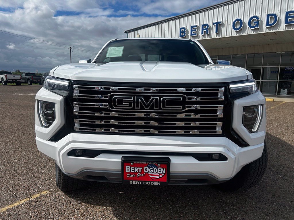 Used 2026 GMC Canyon Denali w/ LPO, Black Badging Package AWD/4WD image 2