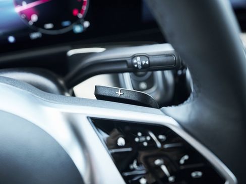 Used 2025 Mercedes-Benz GLB 250 GLB 250 w/ Exclusive Package image 42