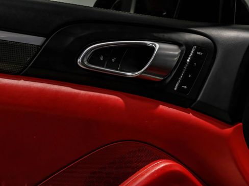 Used 2016 Porsche Cayenne Turbo S image 45