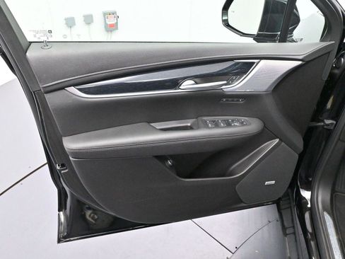 Certified 2025 Cadillac XT5 Premium Luxury image 9
