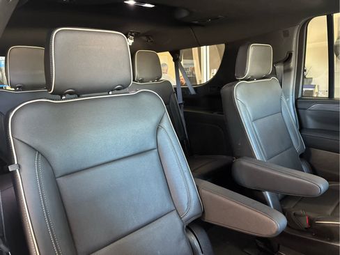 Used 2023 GMC Yukon XL SLT AWD/4WD image 36