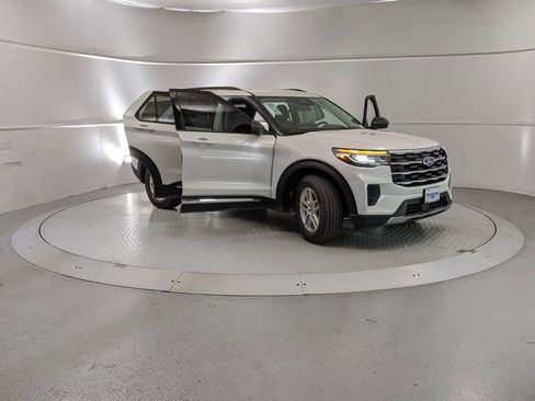 New 2025 Ford Explorer Active image 7
