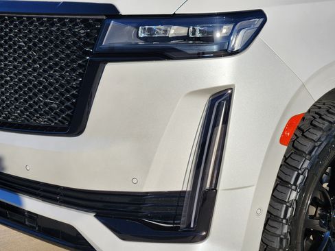 Used 2023 Cadillac Escalade Sport Platinum w/ LPO, ONYX Package image 8