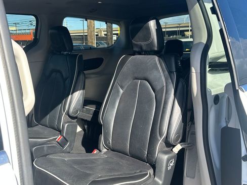 Used 2022 Chrysler Pacifica Limited image 15