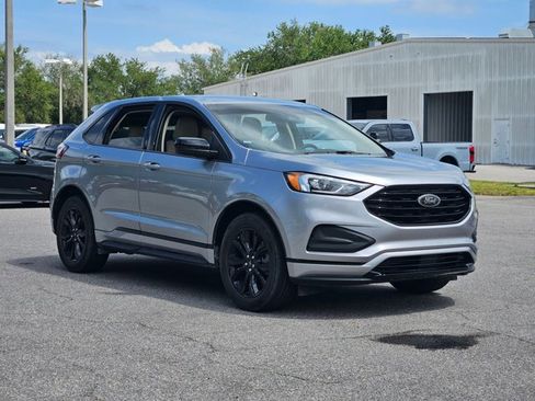 Used 2024 Ford Edge SE w/ Black Appearance Package image 3
