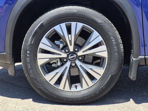 Certified 2023 Nissan Rogue SV FWD image 7