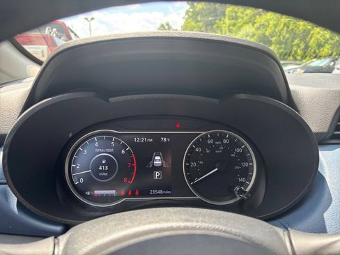 Used 2025 Nissan Versa SV FWD image 35