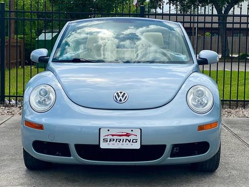 Used 2010 Volkswagen Beetle Convertible image 2