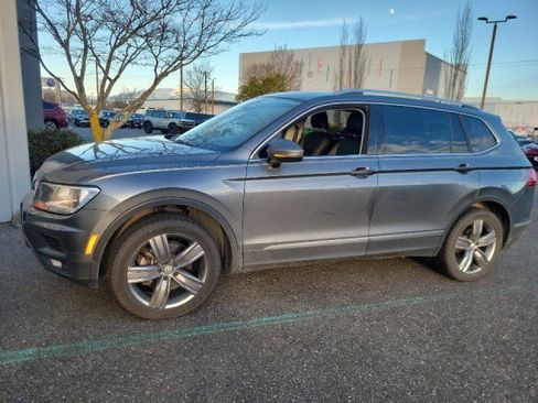 Used 2020 Volkswagen Tiguan SEL image 1