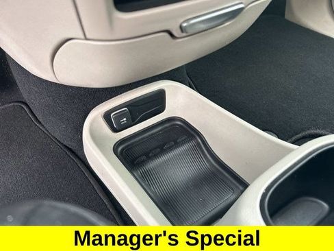Used 2023 Chrysler Pacifica Touring-L FWD image 29