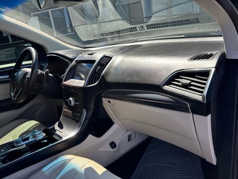 Used 2019 Ford Edge Titanium w/ Equipment Group 301A AWD/4WD image 28