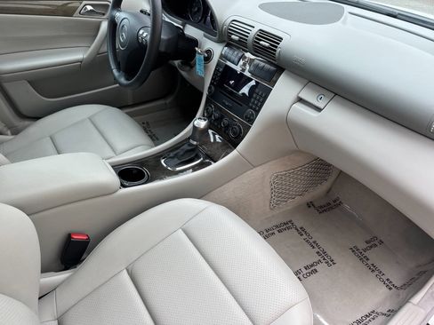 Used 2007 Mercedes-Benz C 230 Sedan image 15