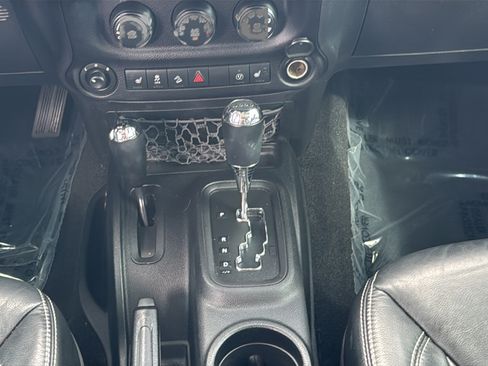 Used 2013 Jeep Wrangler Unlimited Sahara w/ Connectivity Group AWD/4WD image 23