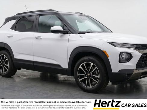 Used 2025 Chevrolet TrailBlazer LT FWD image 1