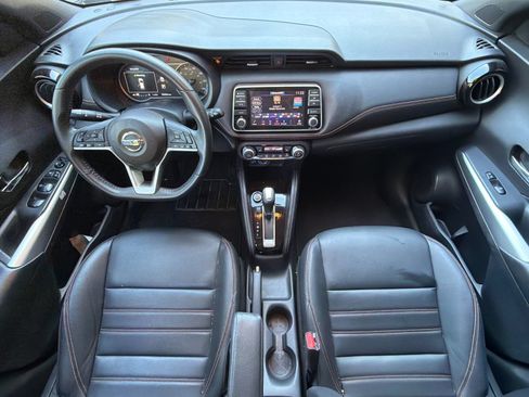 Used 2019 Nissan Kicks SR w/ SR Premium Package FWD image 12